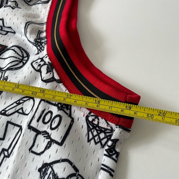 NBA Women's Mitchell & Ness Allen Iverson White Philadelphia 76ers 2000 Jersey - Picture 7 of 8